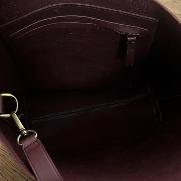 Madewell Medium transporter Tote in Burgundy - Picture 11 of 14